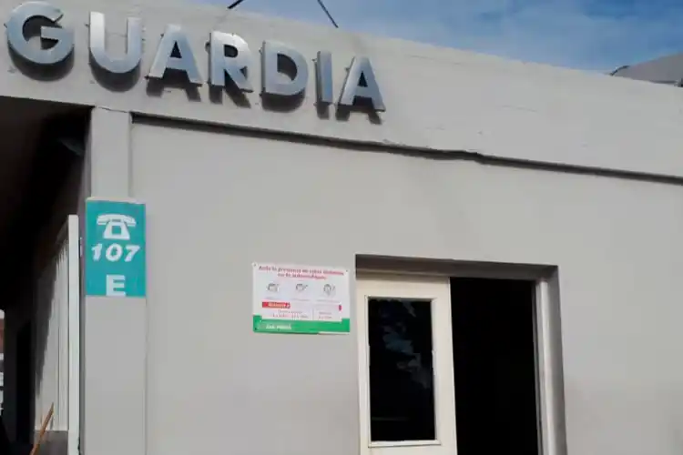 Una noche movida: varios heridos por accidente y peleas atendidos en la Guardia del hospital