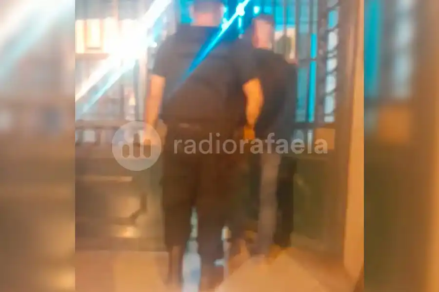 "Quedate quieta, y dame todo": un delincuente asaltó un comercio céntrico y fue atrapado