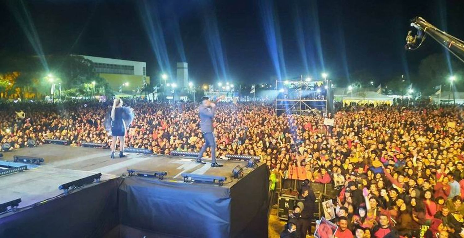 La 38º edición de la Fiesta Nacional del 
Pomelo debutó con un predio colmado de público