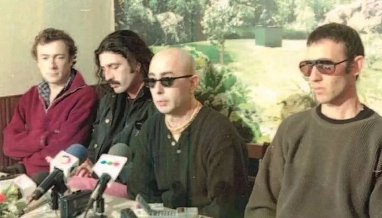 Desde ese escritorio brindaron la histórica conferencia de prensa