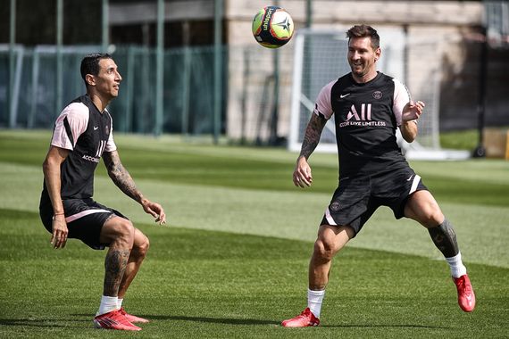 Messi cumplió su primer entrenamiento en París