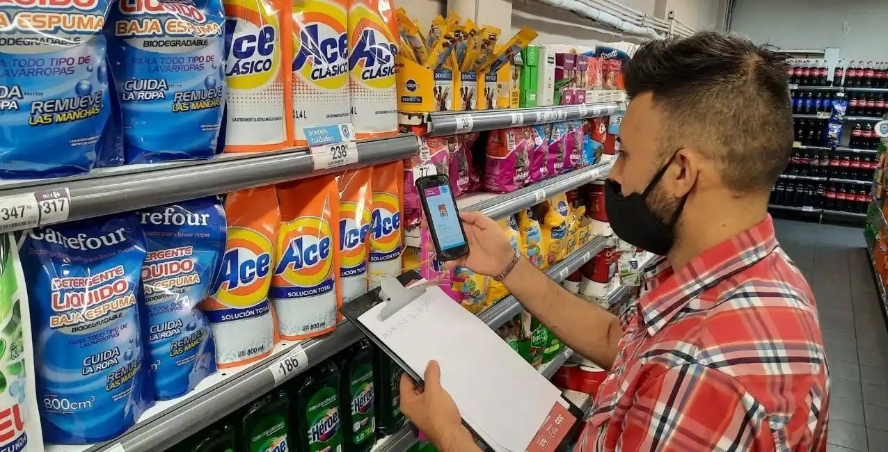 Sin acuerdo con la industria alimenticia, el Gobierno impuso un congelamiento de precios