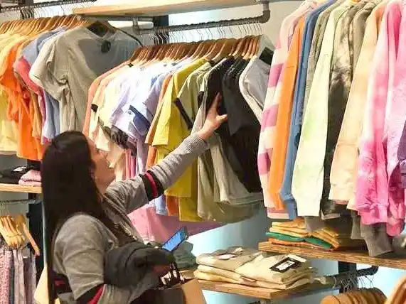 Las ventas de indumentaria cayeron un 12%