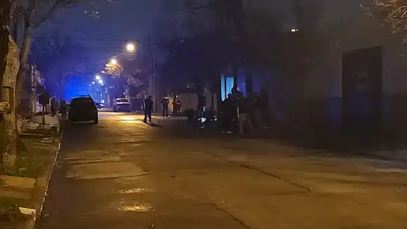 Fuerte movimiento policial en barrio Villa del Parque por múltiples detonaciones de arma de fuego