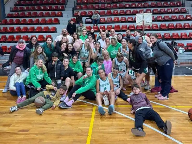 El festejo de las chicas de Club Ciudad en Primera con un detalle: las medias rosas en honor al "Octubre Rosa" en concientización por el Cáncer de Mama.