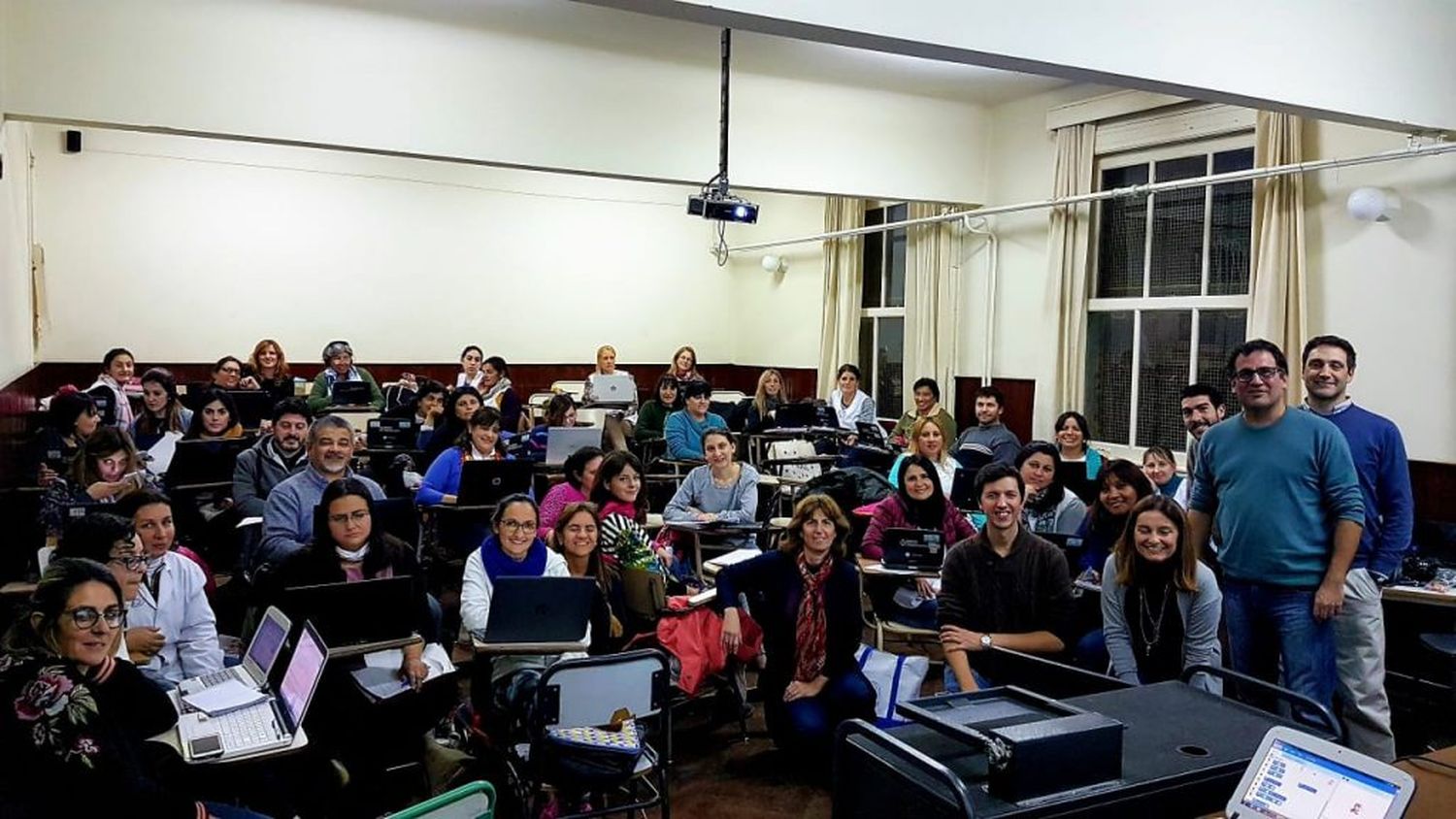 Crean en Tandil un manual para aprender a programar en la escuela
