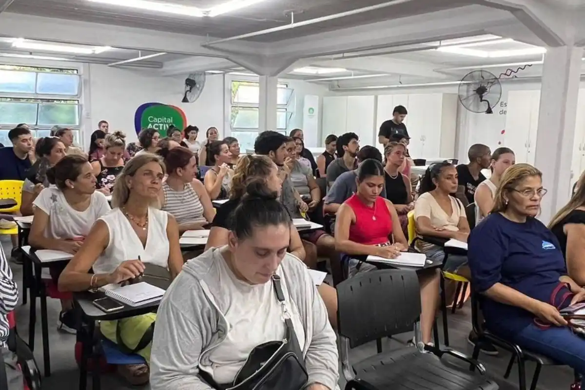 El programa tiene como objetivo impulsar y capacitar a emprendedores locales.