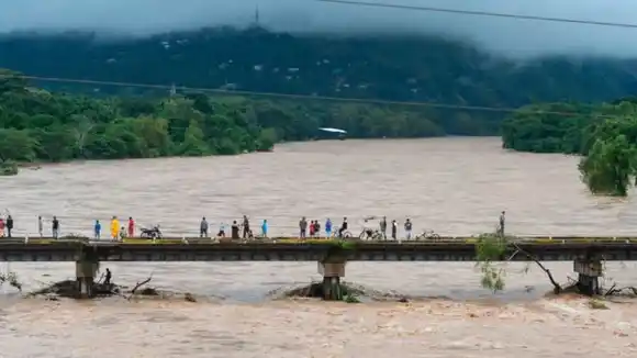 ALERTA ROJA: dos mineros y una niña fallecidos deja el huracán Eta a su paso por Centroamérica