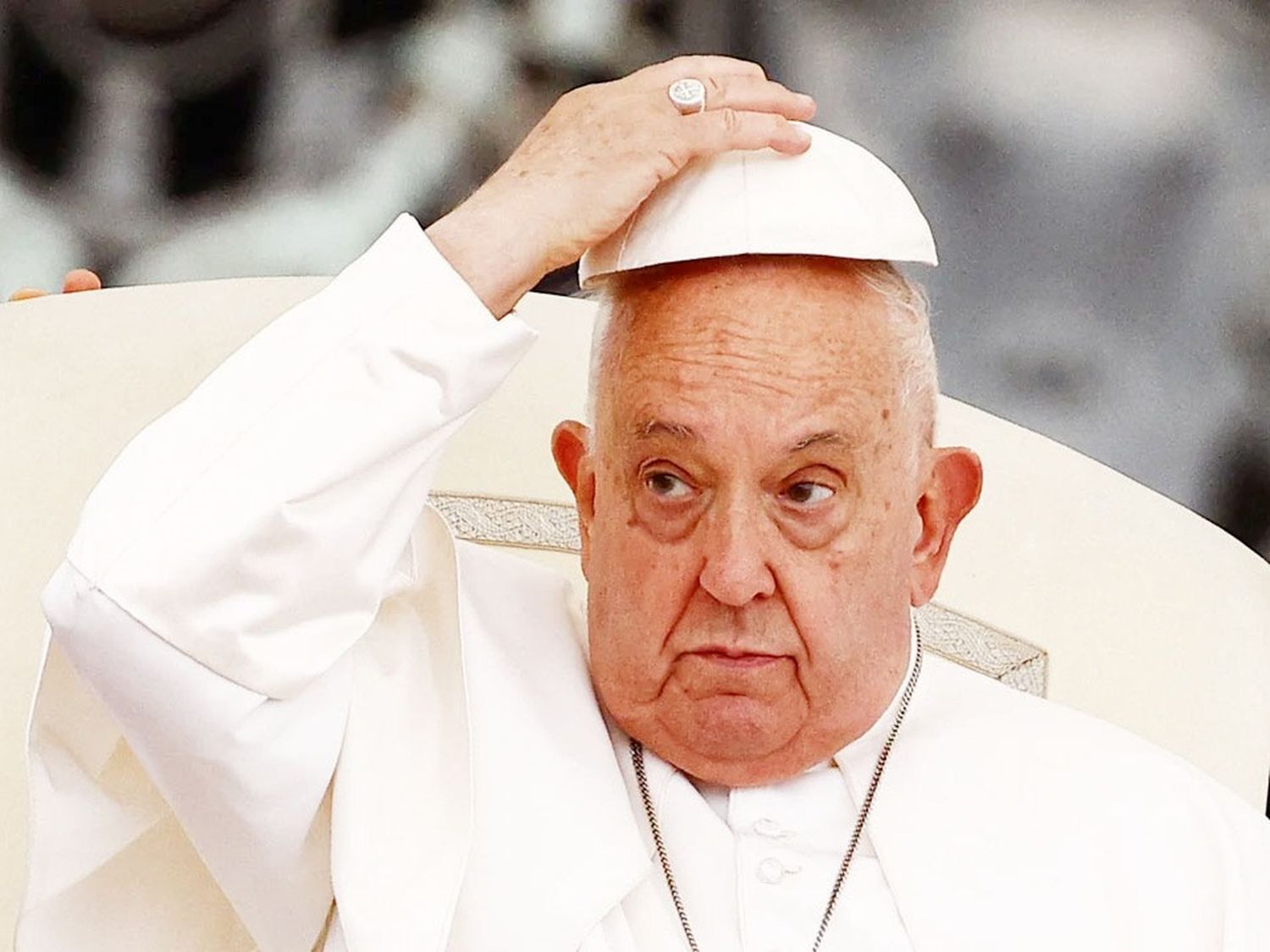 El papa tiene una "mejoría consolidada", señaló el Vaticano