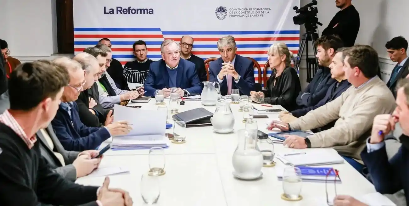 Michlig y los jefes de bloque en Labor Parlamentaria, en el ordenamiento del trabajo legislativo. Foto: Convención Reformadora.