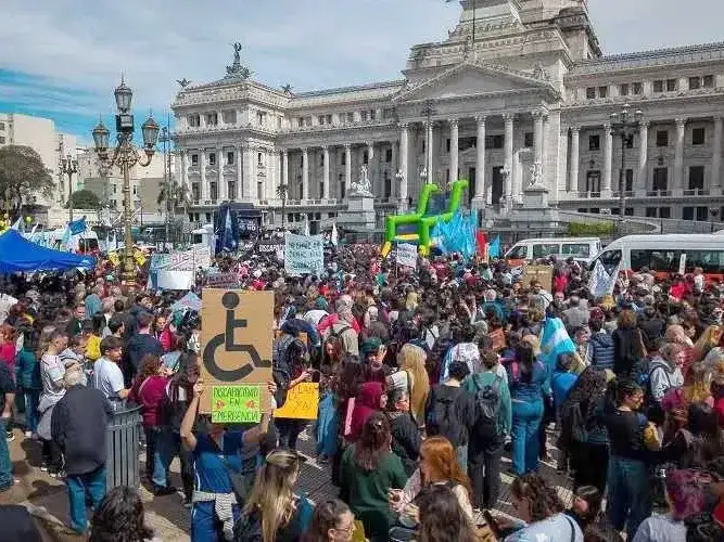Discapacidad: la oposición busca prorrogar
la emergencia y LLA negocia contrarreloj