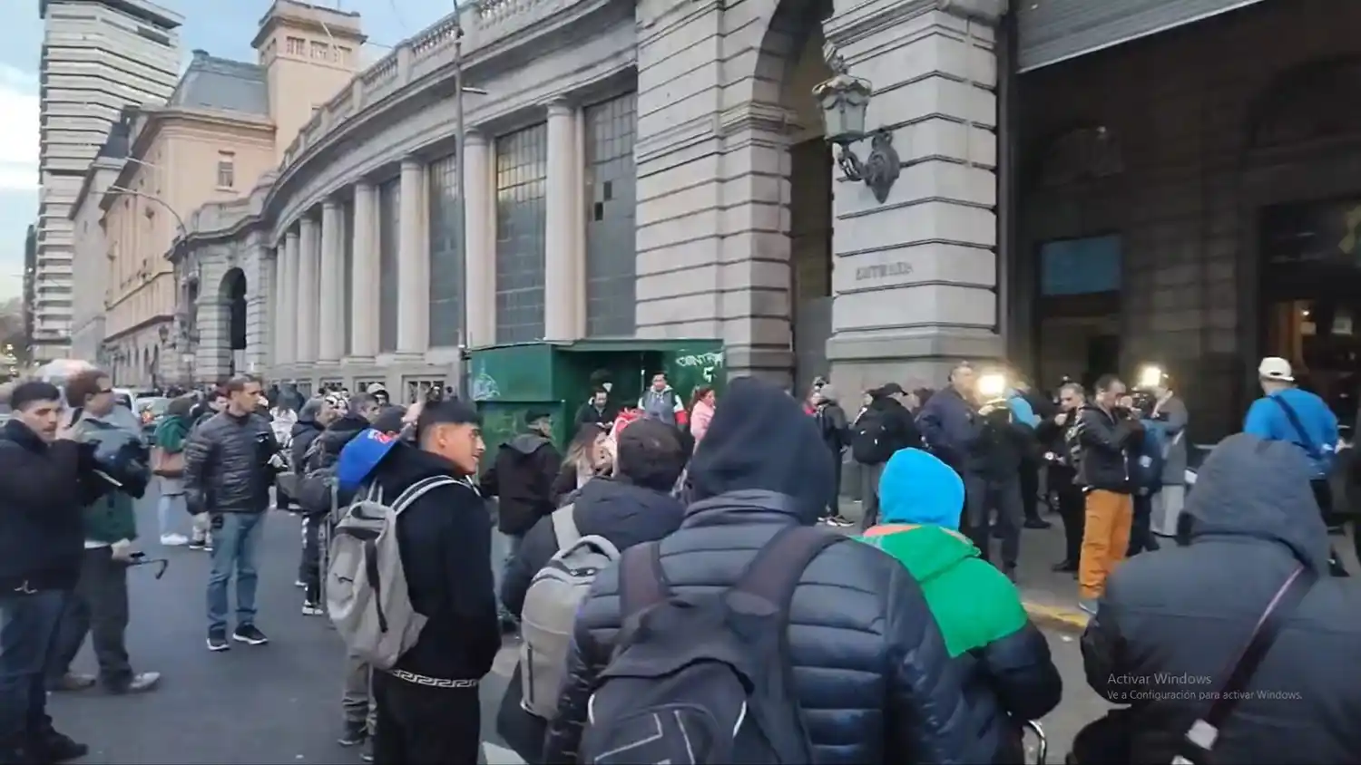 El servicio de Tren Mitre estuvo interrumpido en hora pico por una falsa amenaza de bomba: miles de pasajeros afectados