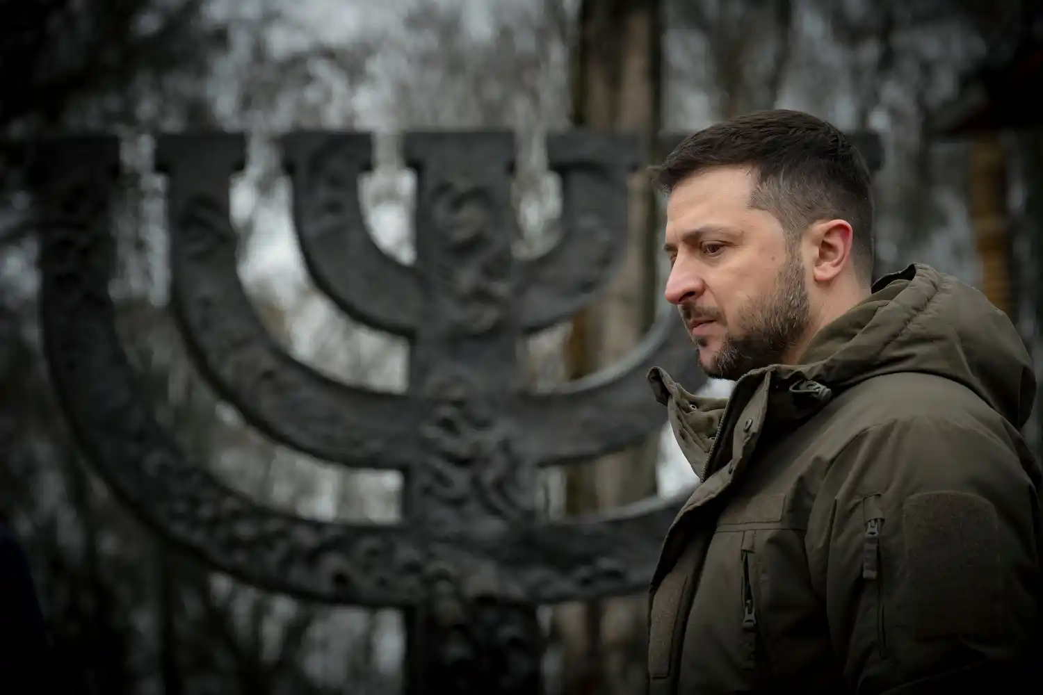 El presidente de Ucrania, Volodymyr Zelenskiy, participó en una conmemoración de las víctimas del Holocausto en Babyn Yar.