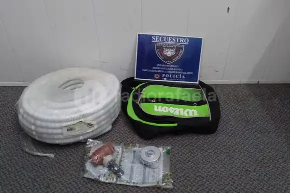 Vio a la policía, tiró la mochila y quiso escapar: tenía materiales robados