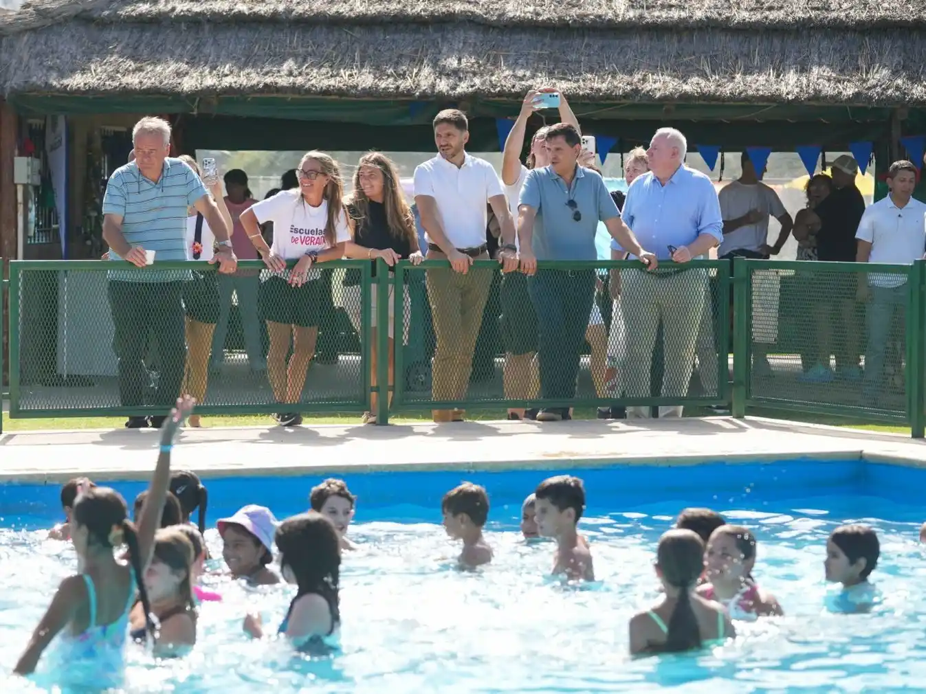 El gobernador encabezó la apertura oficial del ciclo en el Polideportivo Municipal de la ciudad de Roldán.