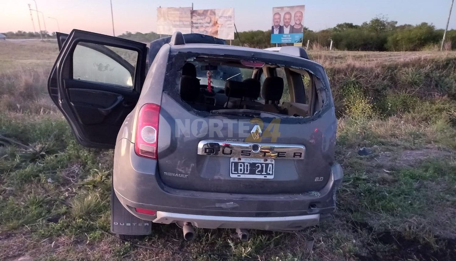 Un colectivo con 23 pasajeros chocó con un auto en el que viajaba una familia de Avellaneda