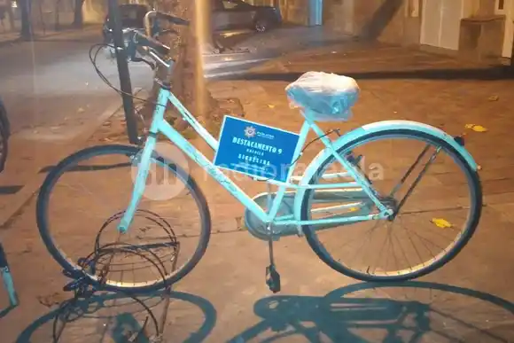 Se cruzó en la calle a una mujer con la bicicleta que le habían robado