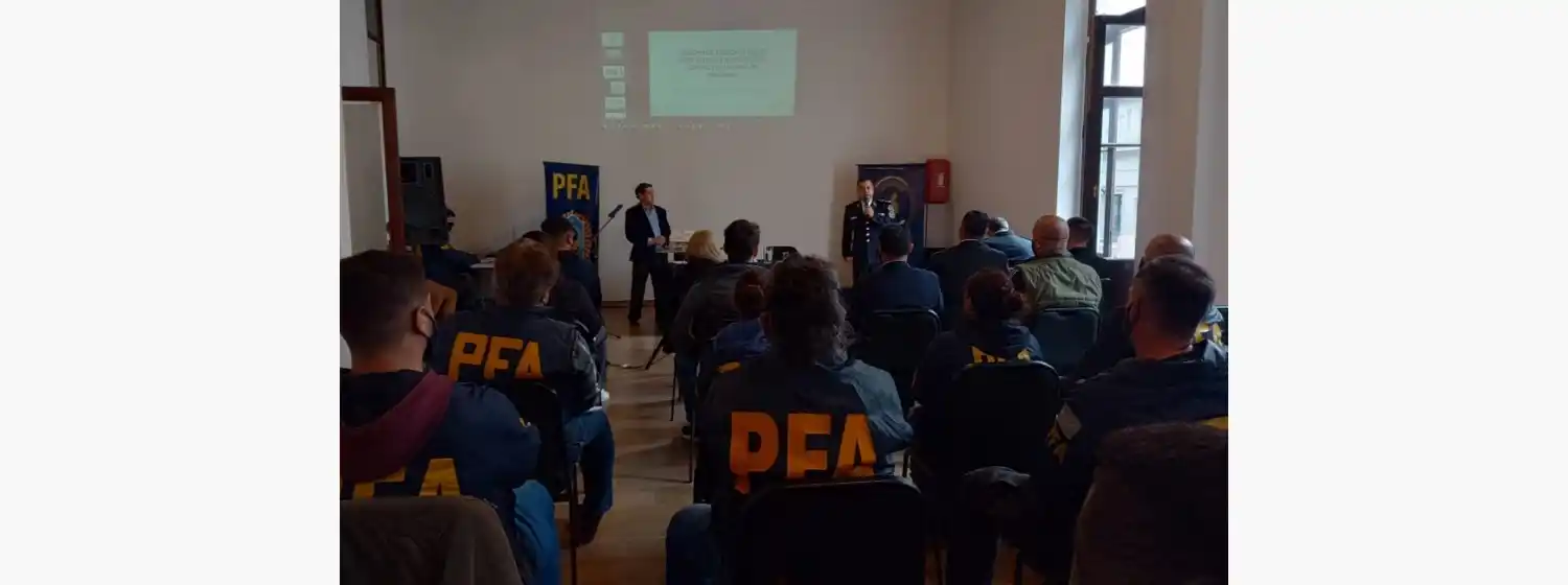 La Policía Federal realizó una jornada de capacitación sobre "Grooming"