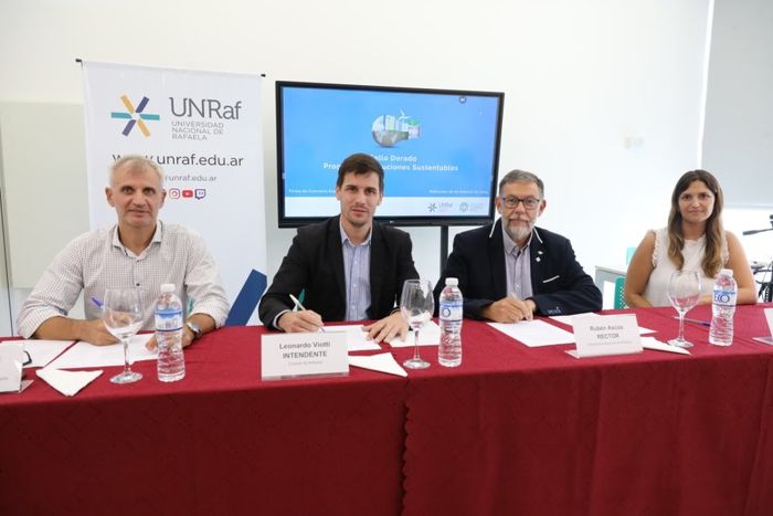 El municipio local y la Universidad Nacional de Rafaela firmaron un convenio para formalizar y fortalecer el trabajo que vienen realizando con empresas locales, sobre medición de huella de carbono y eficiencia energética