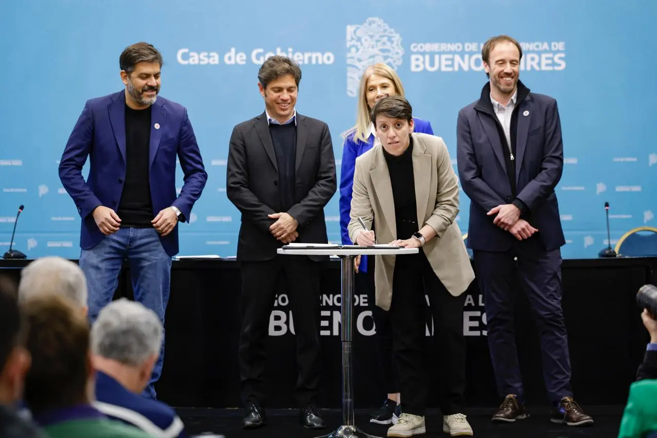 Lucía Gómez presente en la firma del Fondo de Fortalecimiento Fiscal Municipal