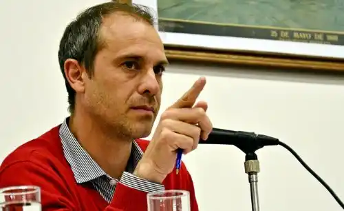 Tensión en San Fernando: Desde la Municipalidad dicen que no les pueden dar casas a los manifestantes