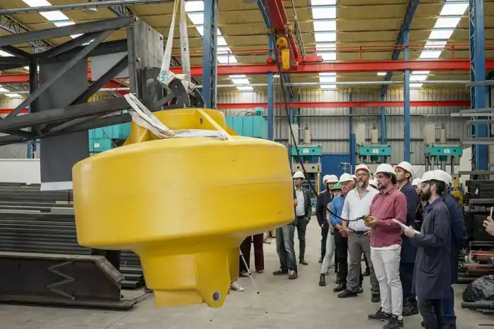 La Provincia realizó en Pilar la primera prueba del dispositivo que generará energía a partir del movimiento de las olas.