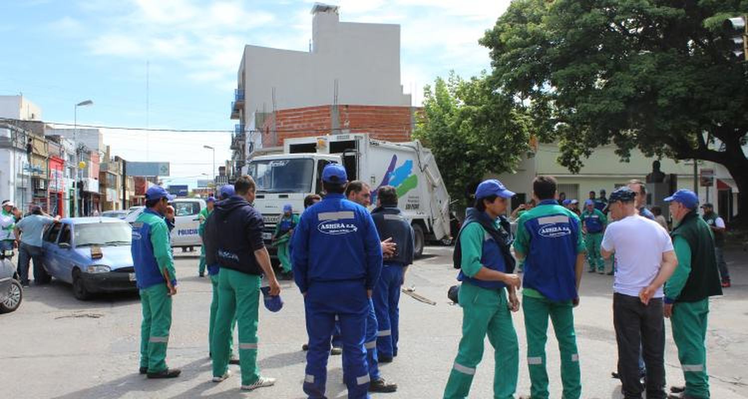 Paro de Ashira: Trabajadores llevan la protesta al centro y a la Municipalidad