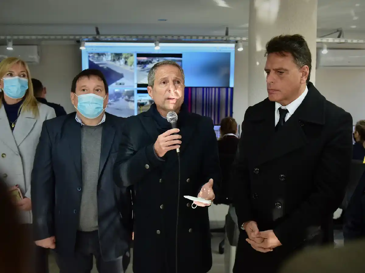 Llegarán 40 equipos de alarmas comunitarias para los barrios  Vélez Sarsfield y Sarmiento  