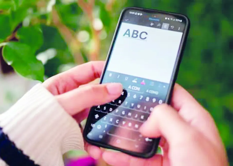 Capacitación. Uno de los talleres está orientado al uso del celular
