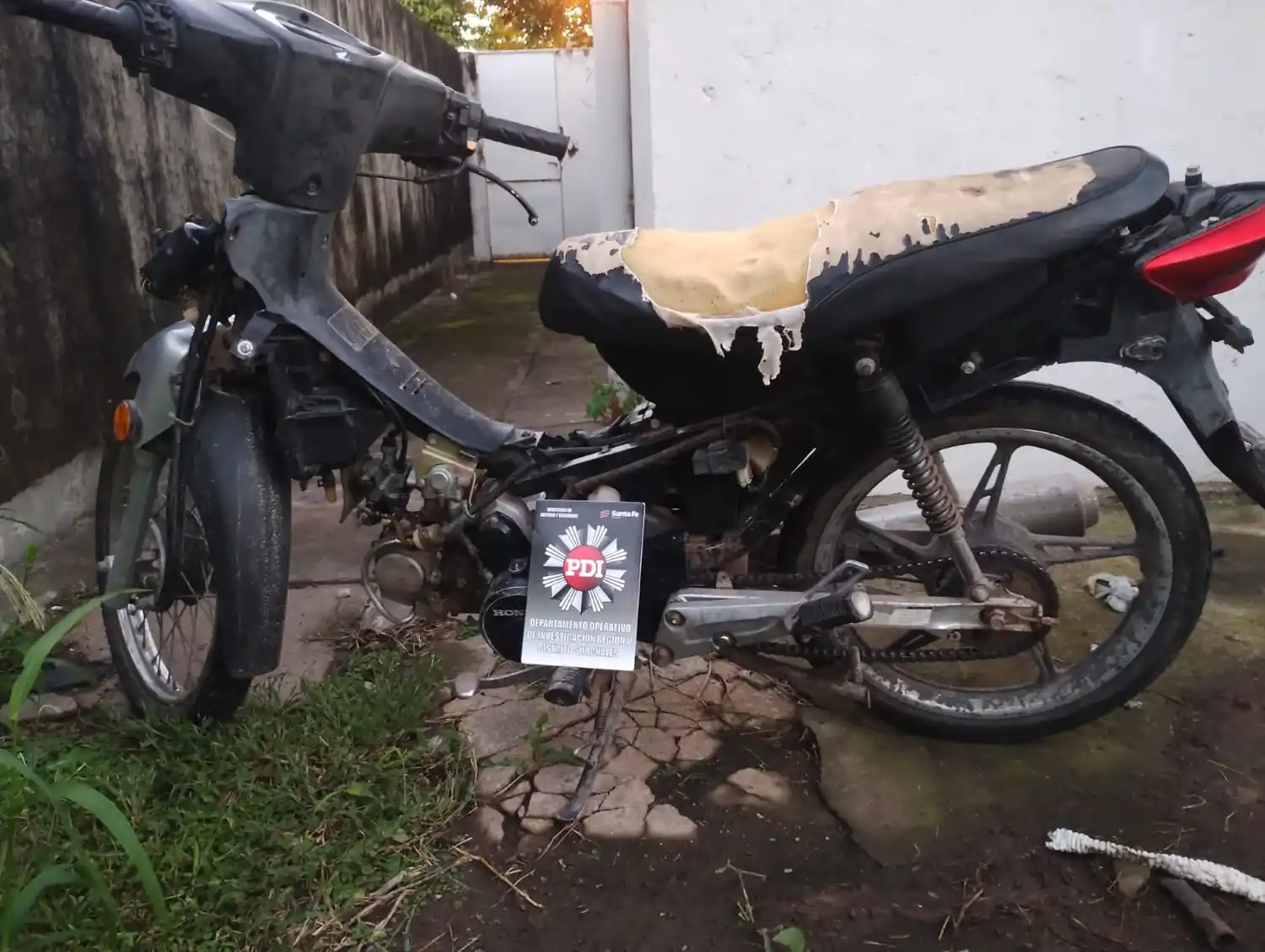 En regular estado y sin patente: recuperaron una moto que había sido robada en la región