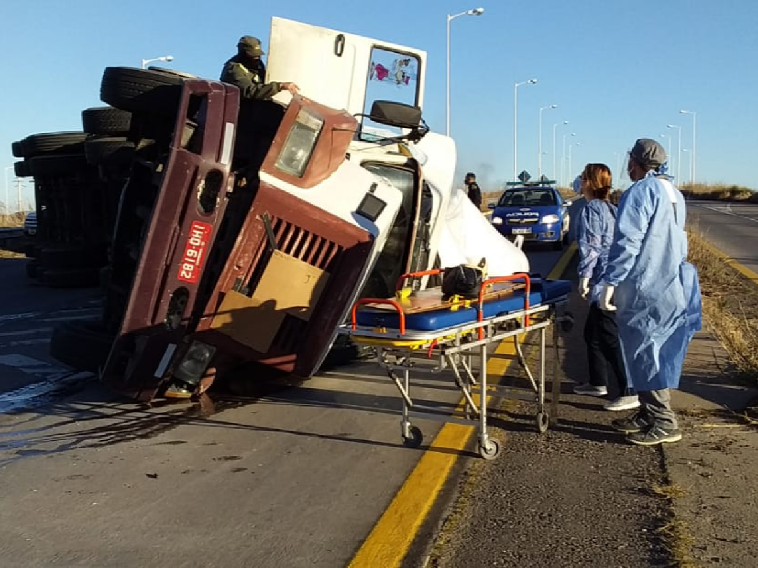 Volcó un camión en la ruta 158 y debieron cortar el tránsito