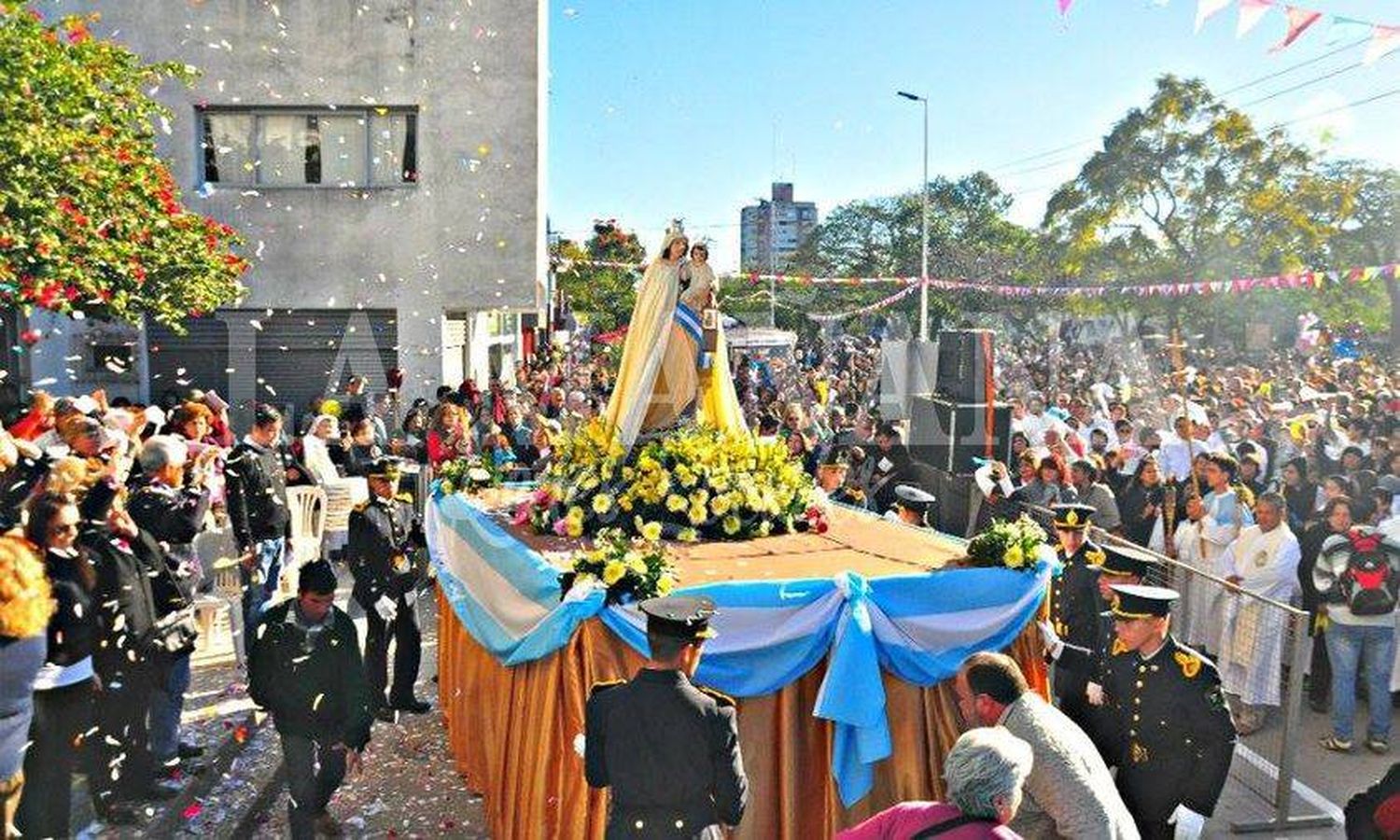 Con el rezo del santo Rosario empiezan las actividades en honor a la Virgen del Carmen