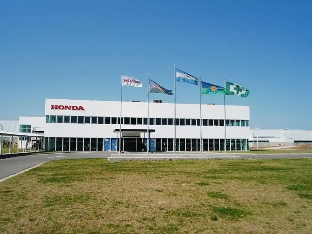 Trabajadores en alerta por el cese de producción de autos en la planta Honda de Campana