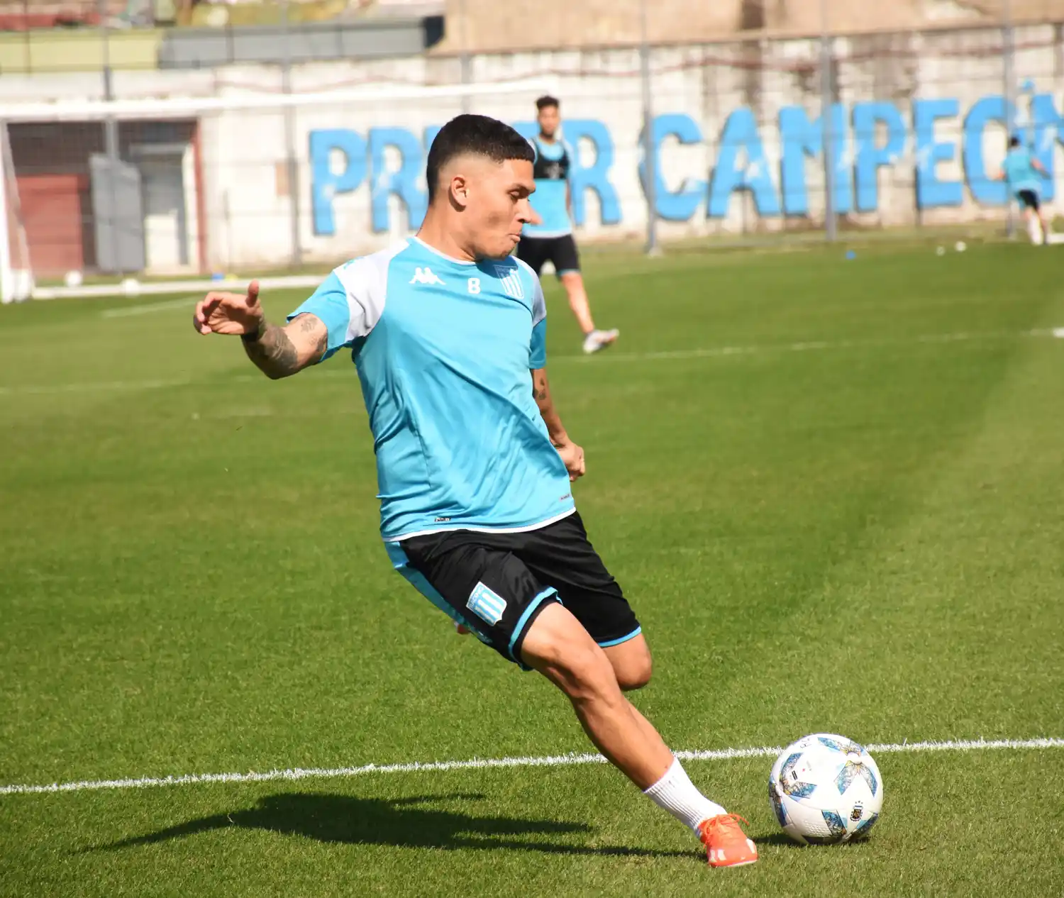 Juan Fernando Quintero pide pista en Racing.