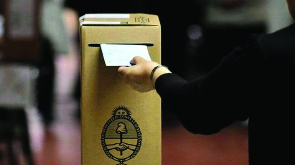 Siete grupos en el escenario político de Crespo