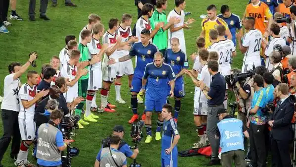 Mundial Brasil 2014: Una multitud se prepara para recibir a la Selección Argentina
