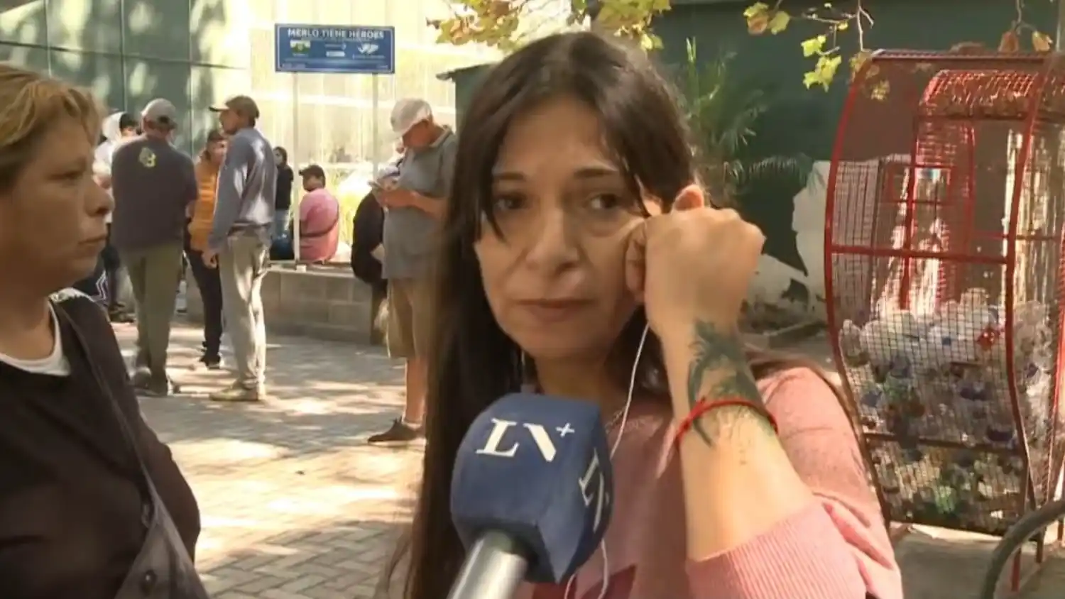 "Le voló una garrafa en la cabeza": el dramático relato de la mamá de Thiago, el nene herido en la explosión de Merlo