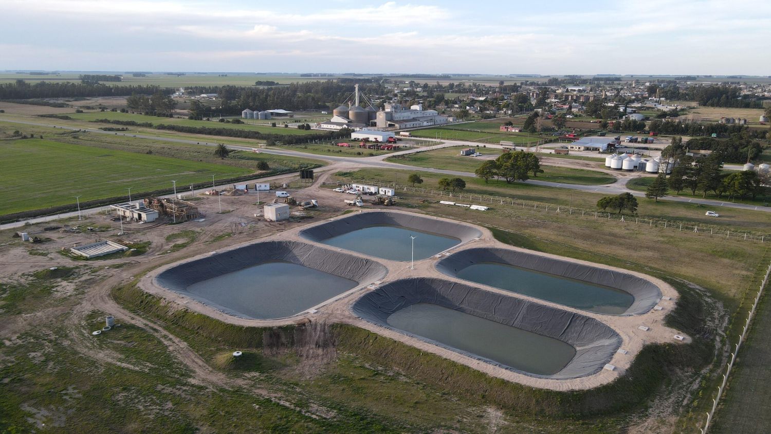 En San Cayetano avanza la obra de la planta de tratamiento cloacal