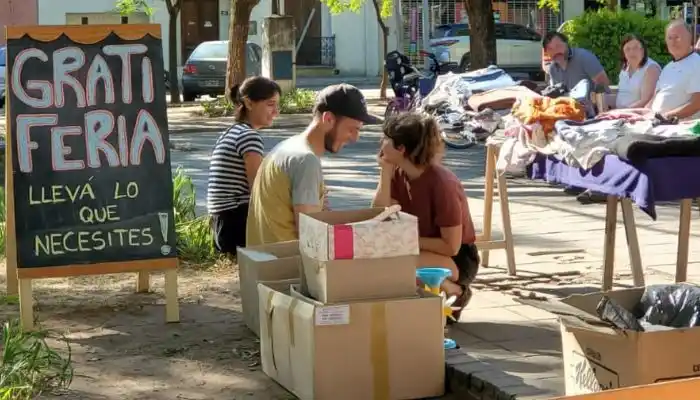 La “gratiferia” prepara su segunda edición en plaza Belgrano
