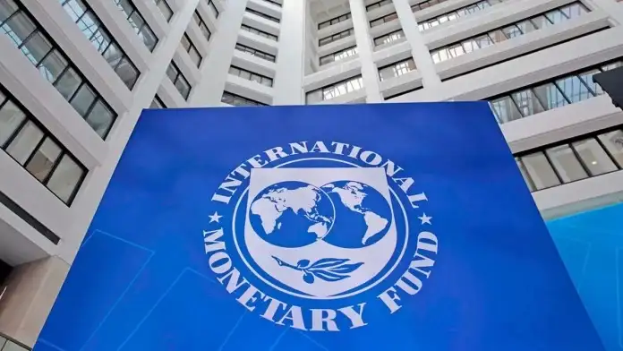 El FMI aprobó el desembolso de US$ 800 millones para la Argentina y dijo que el programa está "firmemente encaminado"