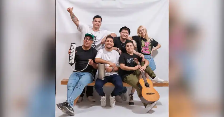 Cumbiaravana lleva ocho años recorriendo los escenarios