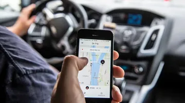 Una mujer denunció que se tiró de un auto porque el chofer de una aplicación de traslados desvió su recorrido