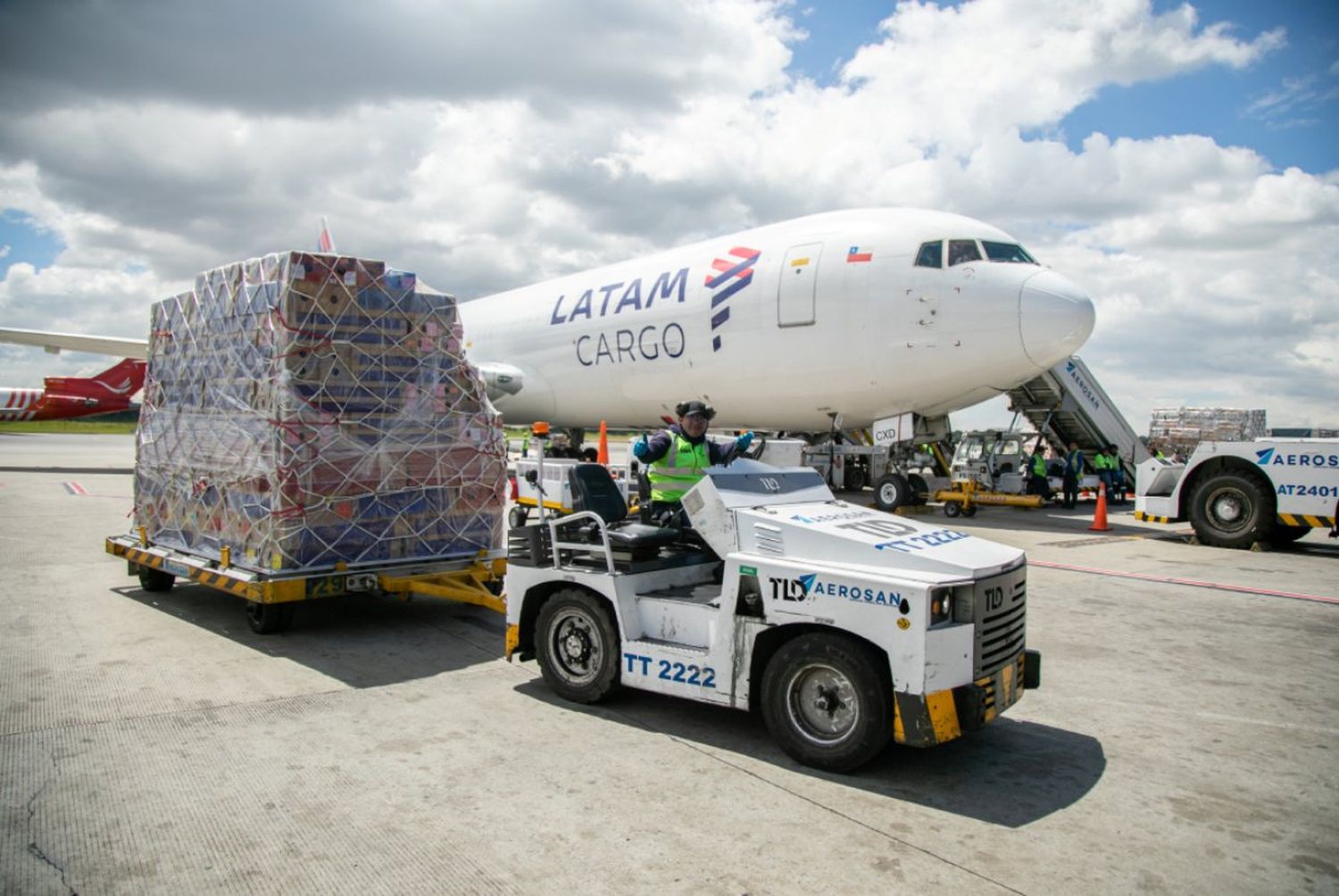 LATAM Airlines facilitó la exportación de 25.000 toneladas de flores desde Ecuador y Colombia para San Valentín