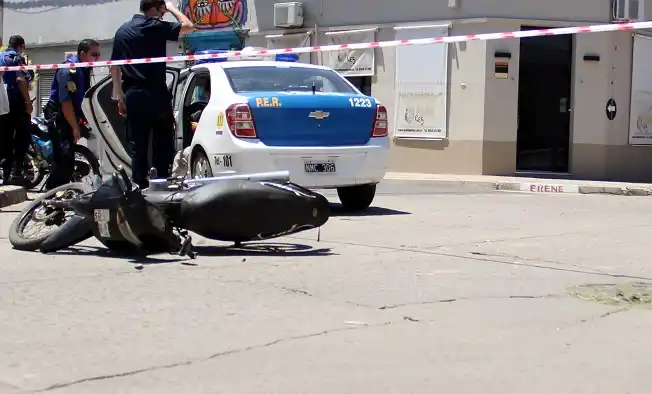 Tras choque, motociclista terminó con la clavícula quebrada 