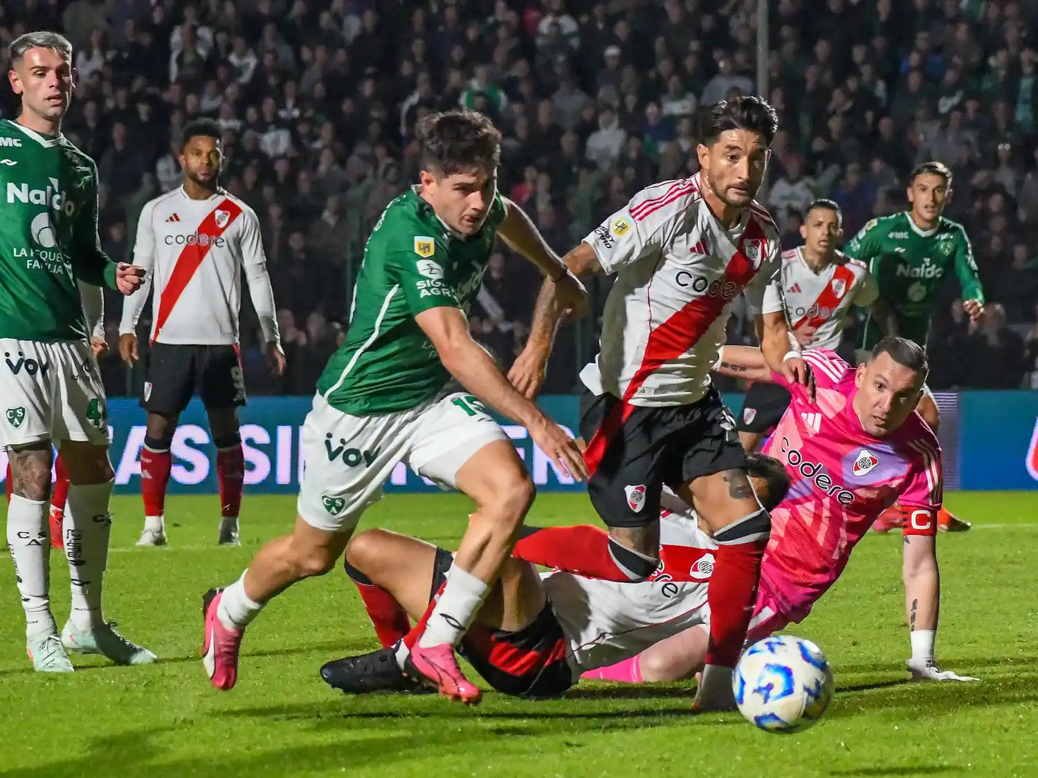 Sarmiento puso en aprietos a la defensa millonaria.