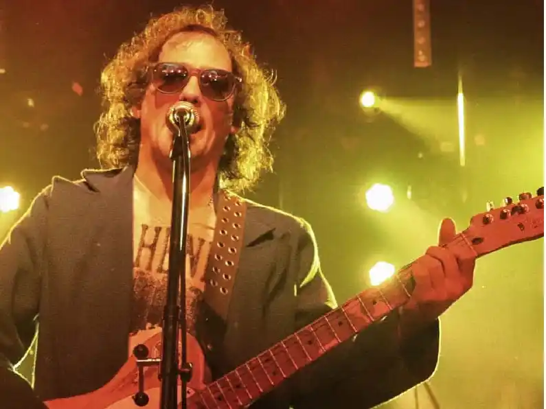 Felipe Barrozo revivirá el espíritu de Intoxicados.