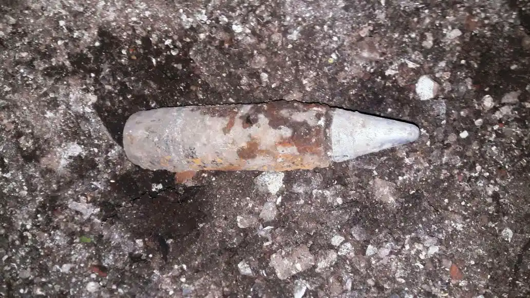 Video: Hallaron un proyectil antiaéreo en una vivienda de Lomas de Zamora