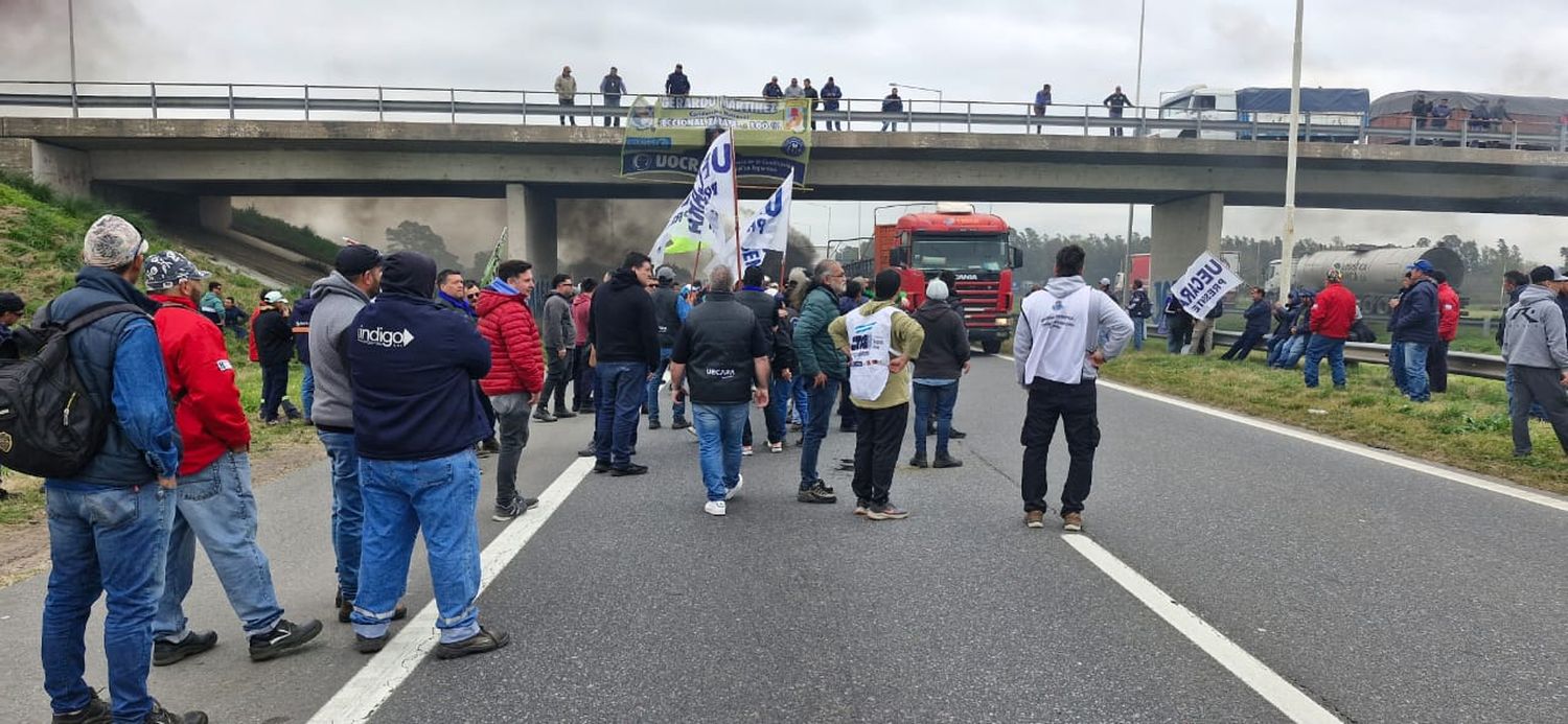 Piquete y corte en ruta 9, altura Lima: Denuncian despidos en el proyecto nuclear CAREM 25