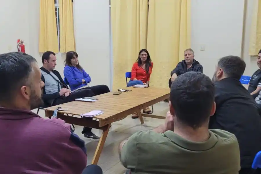 La Subsecretaría de Salud se reunió con los integrantes de la vecinal del barrio Antártida Argentina.