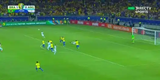 La imagen del penal a Agüero que la transmisión no mostró 